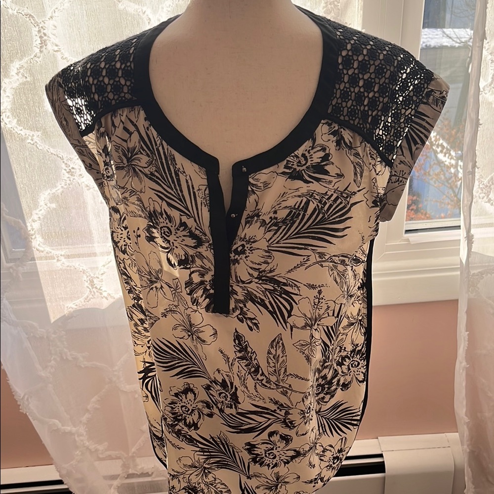 Floral Lace Sleeve Top - Black and Beige